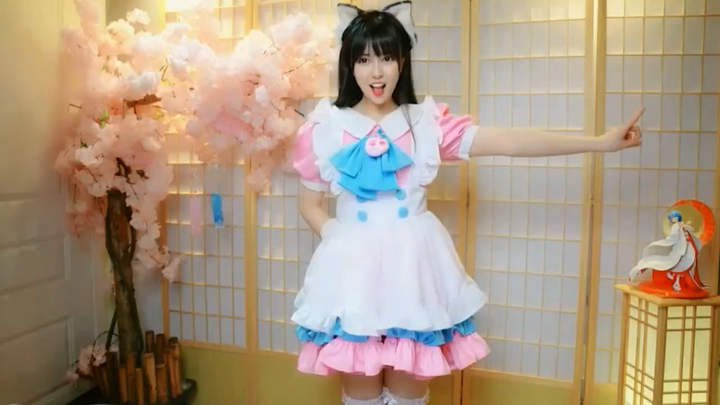 Maid with cat ears "Love Cycle" singing and dancing-Dawang mio