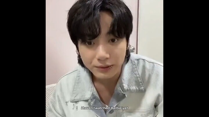 imagine jungkook in his allblack outfit surprised to see everyone wearing hot pink for 'barbie'😭