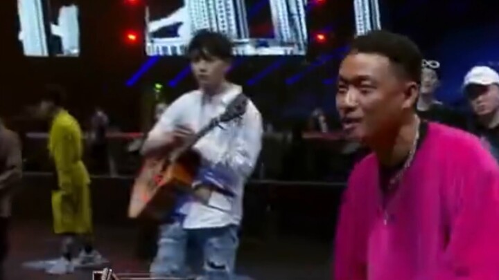 Ketika juara tari jalanan dunia Xiao Jie muncul di panggung rap, saya betul-betul meragukan apakah d