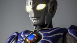 การแสดงผลิตภัณฑ์สำเร็จรูปดัดแปลง SHF Ultraman Regedo