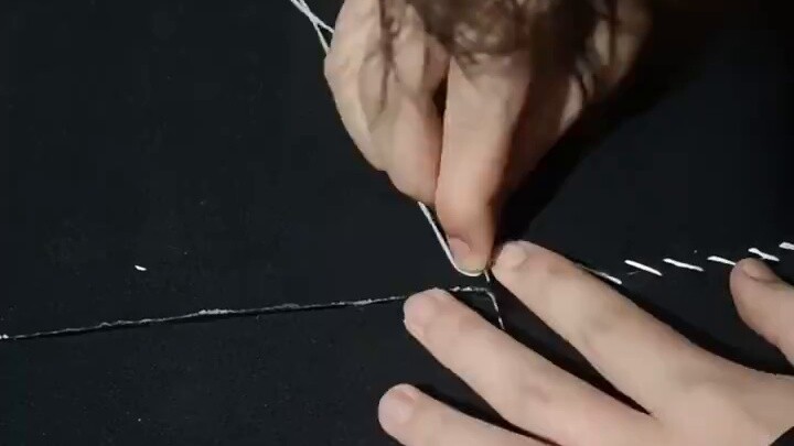 Video yang menunjukkan cara membuat setelan kulit Ultraman