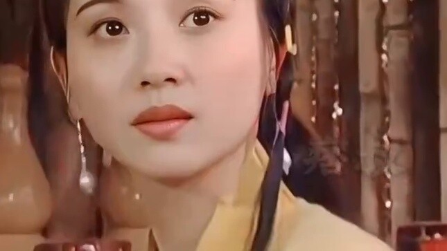 Being thin is not the standard of beauty. No wonder there are no phoenix hairpins in current costume