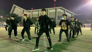 Bagaimana rasanya menari mengikuti lagu Exo's Roar dan Stray Kids' Thunderous di tempat pelatihan mi