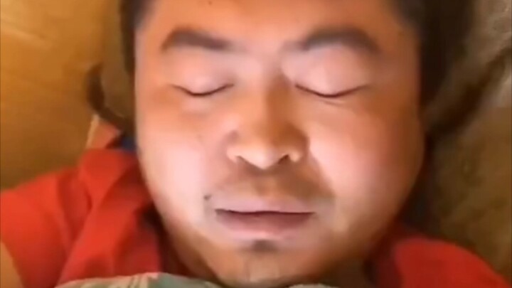 丽丽阻止艾伦发动地鸣！