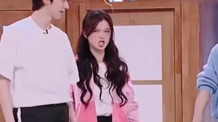Lin Yi has made Yu Shuxin mad again. He always touches Yu Shuxin's sensitive spot. Hahaha