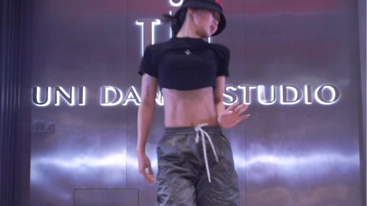 พุ่ง! ลองเดาดูสิว่าฉันขับรถอะไร?
