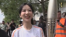 Yang Zi's Olympic torch relay live broadcast in full! Such a vibrant Zi!
