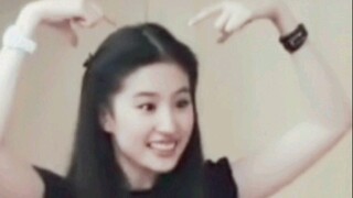 I will be sad for anyone who has not seen the video of Liu Yifei imitating Hello Kitty, ok? Liu Yife