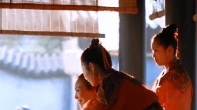 Mọi người trong câu chuyện đều có việc phải làm, ngay cả khi đó chỉ là công việc phụ.