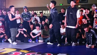 Một cuộc thách đấu mạnh mẽ! Nổ hiện trường! Bboy Bozi VS Bboy Xiao Qingtian-RedBullBCOneChinaExhibit