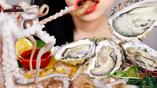 ASMR RAW OCTOPUS OYSTER ปลาหมึกป่า หอยนางรมกลายเป็นหิน mukbang NO TALKING EATING SOUNDS MUKBANG