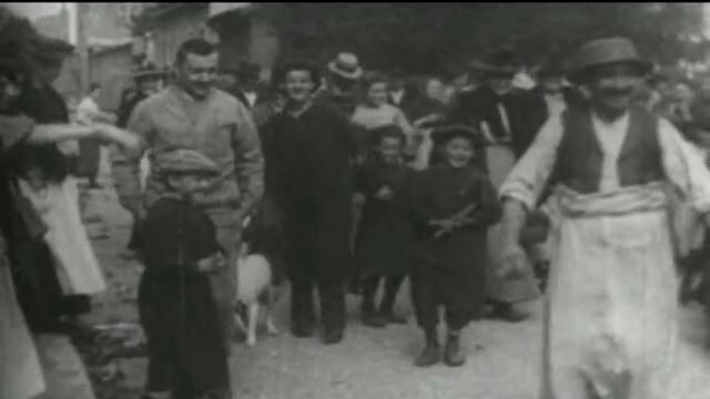 Course en sacs de Louis Lumière / Sack race (1896)