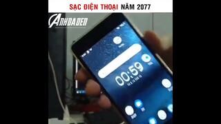 Sạc Điện Thoại Năm 2077