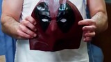 Khi Người Nhện phát hiện ra rằng những người giặt khô đã đưa cho anh ta một chiếc mặt nạ từ Deadpool