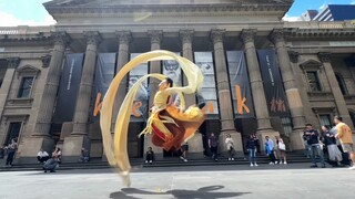 "Dancing Australia with my 5-meter-long sleeves"