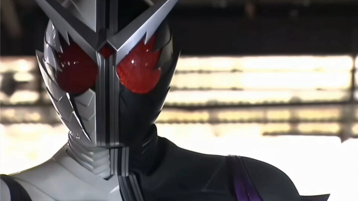"Don't look at me like this now, the teacher used to be a Kamen Rider."